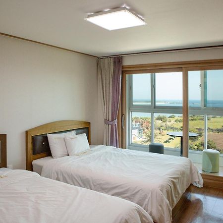 Hotel Amor Чеджудо Номер фото